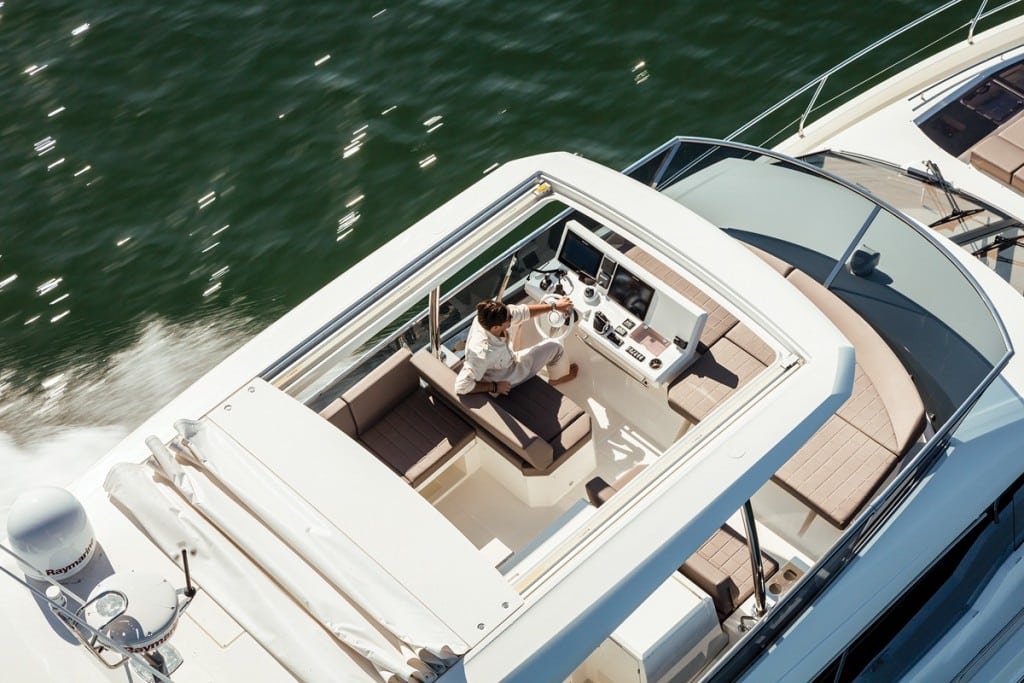 Prestige 630 underway
